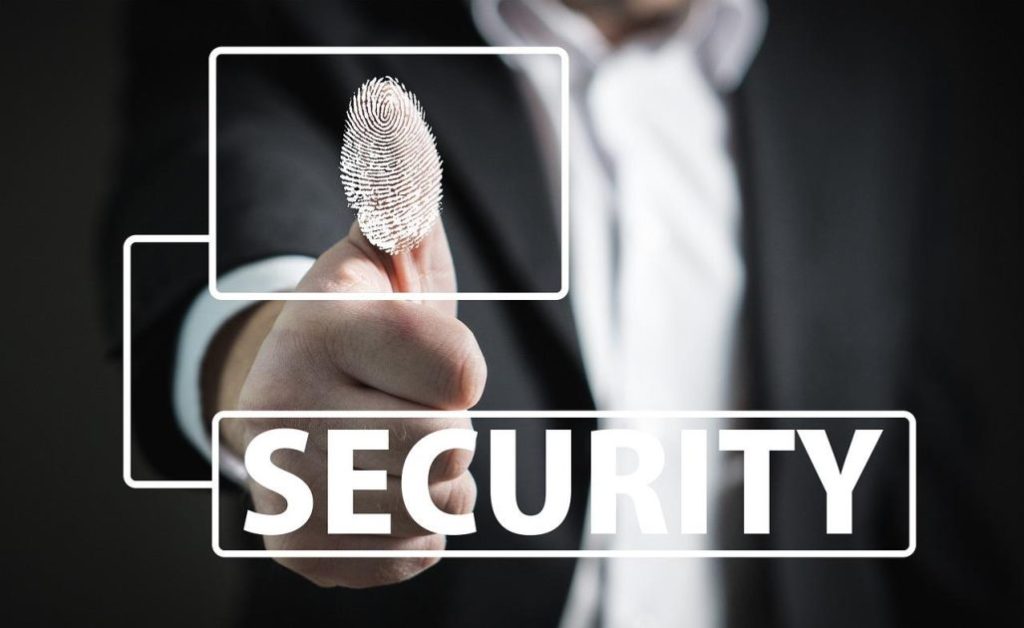 IDM system diagram illustrerend de stappen van identificatie, authenticatie en autorisatie voor identity access management