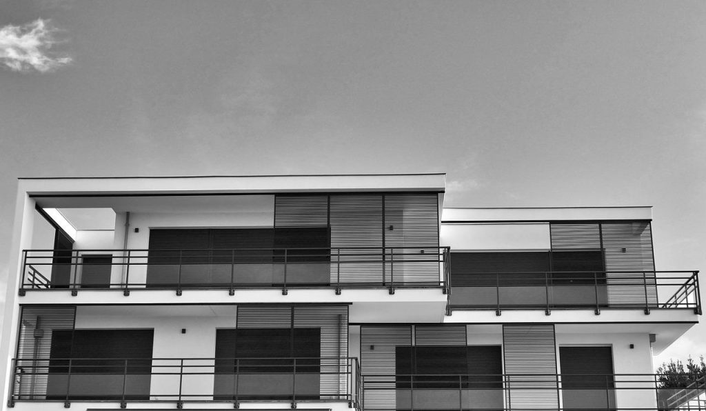 Indrukwekkende penthouses met uitzicht op skyline, water en historische architectuur gepresenteerd op Propenda